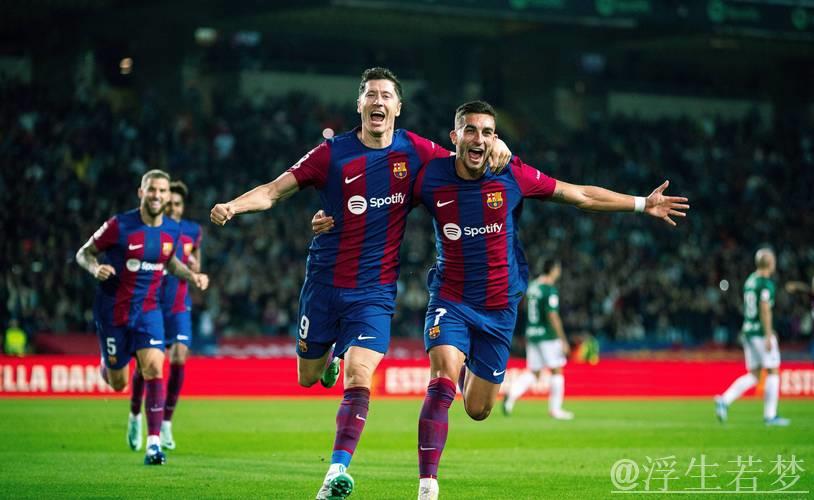 曼城绝杀维拉重回前三，巴萨轰40脚小胜，巴黎平局止步