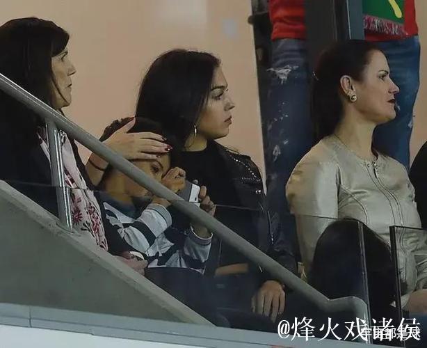 C罗携家人乘私人飞机告别卡塔尔伤心地